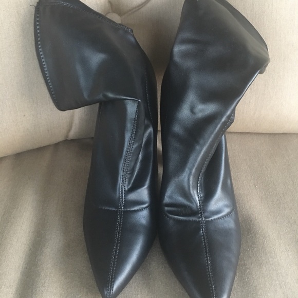 Cape Robbin black heeled ankle boot booties - Picture 6 of 6